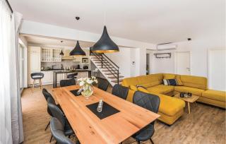 Three-Bedroom Holiday Home In Sibenik - Šibenik - 9