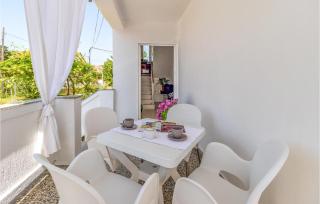 1 Bedroom Awesome Apartment In Kampor - Kampor - 3