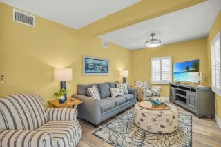 Canal-Front 2BR: Pool, Spa & Boat Dock Near Beach - Fort Myers Beach - 9