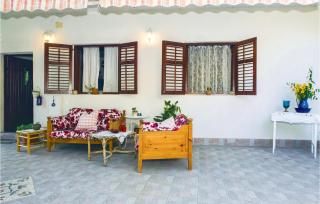 Nice Home In Zrnovnica - 8