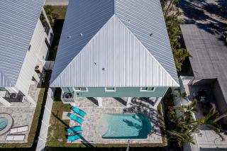 Heated Pool & Beach Access - Luxurious 3BR Home - Fort Myers Beach - 5
