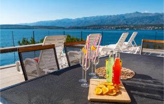 Five-Bedroom Holiday Home In Novigrad - 3