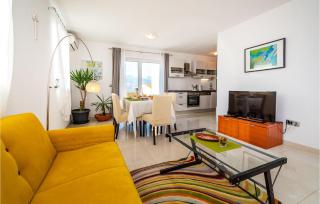 Five-Bedroom Holiday Home In Novigrad - 9
