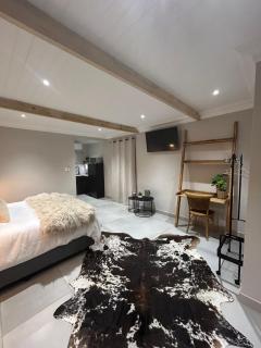 Ideal Location Kimberley 4 - 5