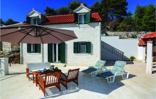 Three-Bedroom Holiday Home In Pucisca - Pučišća - 7