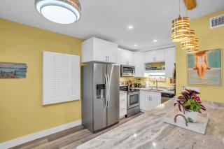 Canal-Front 2BR: Pool, Spa & Boat Dock Near Beach - Fort Myers Beach - 5