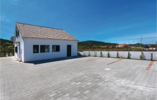 Three-Bedroom Holiday Home In Sibenik - Šibenik - 2
