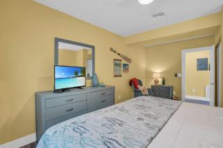 Canal-Front 2BR: Pool, Spa & Boat Dock Near Beach - Fort Myers Beach - 3