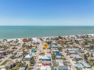 Inn-2-Blue: Poolside Fun & Beach Walks Await! - Fort Myers Beach - 2