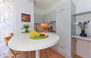 One-Bedroom Apartment In Vodice - Vodice - 4