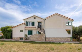 Amazing Apartment In Povljana - 3