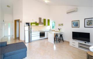 Gorgeous Home In Postira - 5