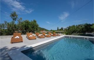 2 Bedroom Amazing Apartment In Murter - 9