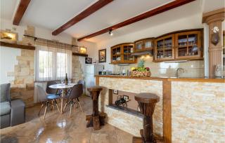 Nice Apartment In Rovanjska Jasenice - 4