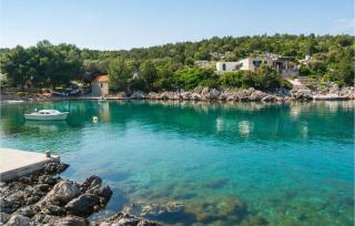 Two-Bedroom Holiday Home In Zastrazisce - Zastražišće - 0
