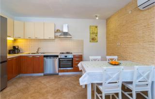 Two-Bedroom Holiday Home In Zastrazisce - Zastražišće - 7