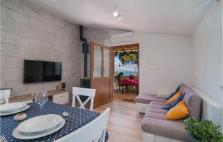 2 Bedroom Awesome Home In Praznica - Pražnice - 6