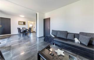 Gorgeous Apartment In Pula - 6