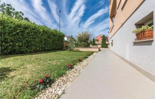 2 Bedroom Amazing Apartment In Pula - Pula - 2