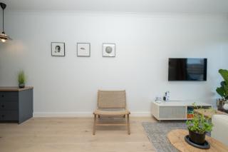 Stylish 1-Full Bedroom Apartment with a separate Living Room, Workspace and Kitchen close to the beach and V&A in Cape Town - Città del Capo - 0