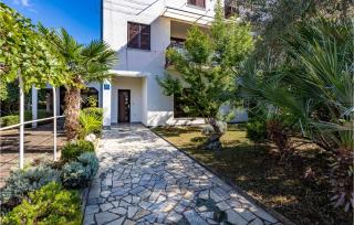 2 Bedroom Lovely Apartment In Zidarici - 9