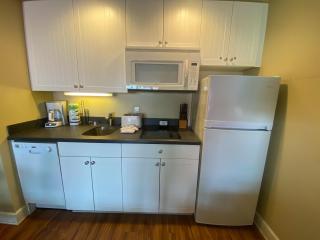 Studio at Harbour House: Beach, Pool, Balcony - Fort Myers Beach - 6