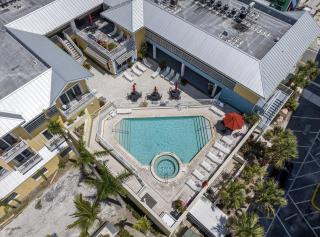 Harbour House: 2BR Condo Near Times Square & Beach - Fort Myers Beach - 6