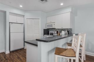 Harbour House: 2BR Condo Near Times Square & Beach - Fort Myers Beach - 5