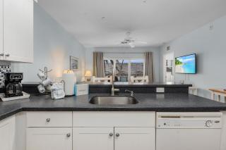 Harbour House: 2BR Condo Near Times Square & Beach - Fort Myers Beach - 3