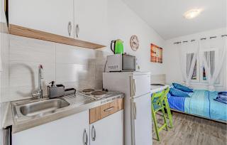 Awesome Home In Potomje With Wifi - Potomje - 8