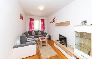 Lovely Apartment In Kastel Stari - 7