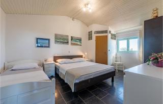 Awesome Home In Nevidane With Wifi - Neviđane - 4