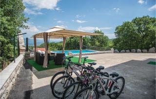 Four-Bedroom Holiday Home In Lokvicici - 5