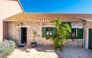 4 Bedroom Amazing Home In Benkovac - Benkovac - 2