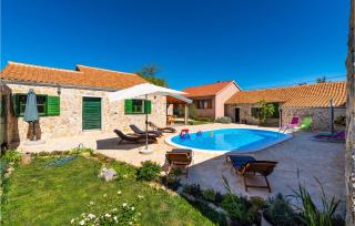 4 Bedroom Amazing Home In Benkovac - Benkovac - 1