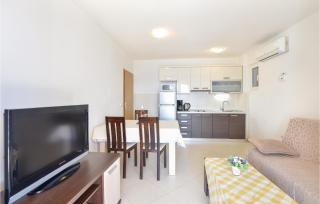 One-Bedroom Apartment In Stanici - Stanići - 8