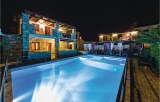 One-Bedroom Apartment In Vir - 3