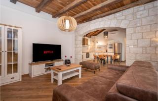 Amazing Home In Zrnovnica - Žrnovnica - 8