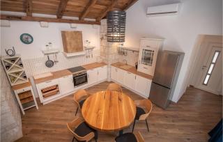 Amazing Home In Zrnovnica - Žrnovnica - 6