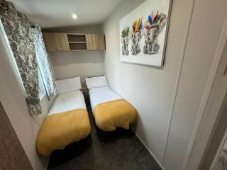 Golden Palm Resort - The Royale - Coastal Caravan Breaks - Chapel Saint Leonards - 3
