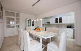 Lovely Home In Podbablje Gornje - 6