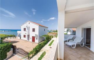 5 Bedroom Awesome Home In Privlaka - Privlaka - 2