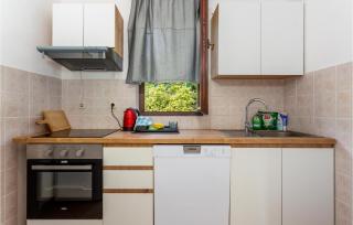 2 Bedroom Lovely Apartment In Pinezici - Pinezici - 5