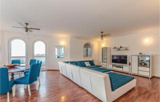 Gorgeous Home In Povljana - 7