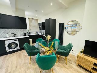 London 2 bedroom garden flat! 1 min from station! - London - 0