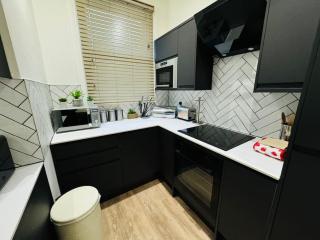 Chic Garden Flat, Steps to Station - London - 9