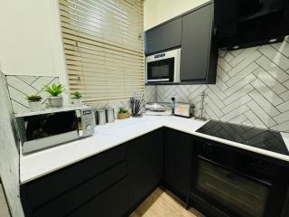 London 2 bedroom garden flat! 1 min from station! - London - 4