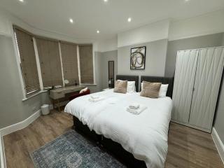 London 2 bedroom garden flat! 1 min from station! - London - 2