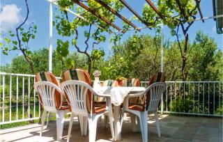 3 Bedroom Beautiful Home In Debeljak - Debeljak - 4