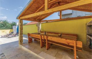 4 Bedroom Lovely Apartment In Pula - Pula - 3